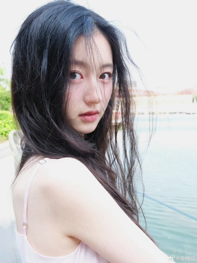 消失的她 海报